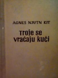 TROJE SE VRACAJU KUCI - roman