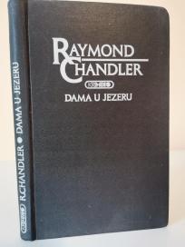DAMA U JEZERU
