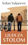 Ljudi za stolom